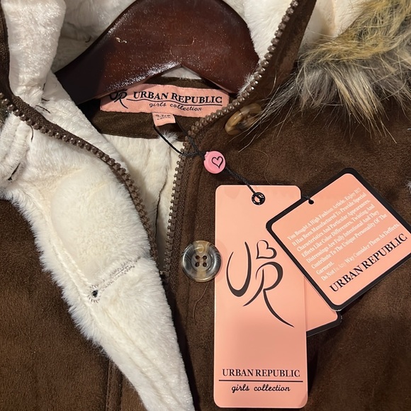 NWT Urban Republic Brown Faux Fur Hooded Jacket - Picture 2 of 7